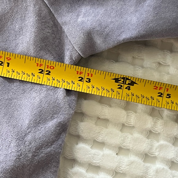 Elegant Women's Suede Lavender Blazer - Picture 5 of 6